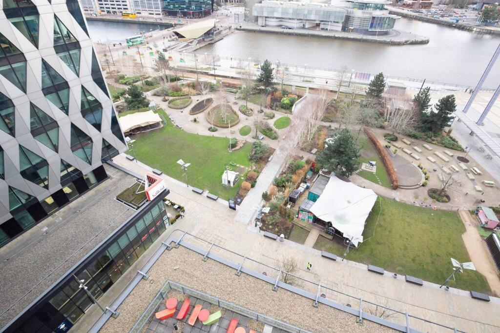 Apartment Stylish Mediacity 2bed, Sleeps 6, Amazing Views